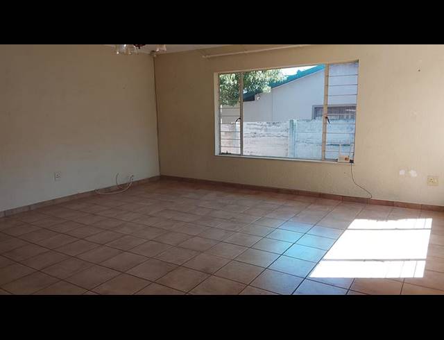 2 BEDROOM HOUSE FOR SALE IN GREENHILLS